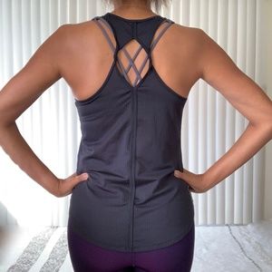 UNDER ARMOR Top